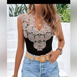 Elegant Contrast Lace V-Neck Tank Top